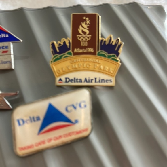 Vintage, delta airlines, collectible pins - Picture 4 of 11